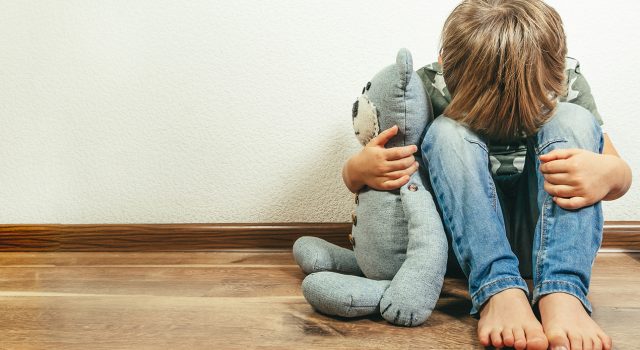 Visuel Enfance et Partage recherche des bénévoles écoutant(e)s pour son numéro vert national